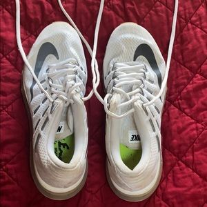 Size 9 woman tennis shoes